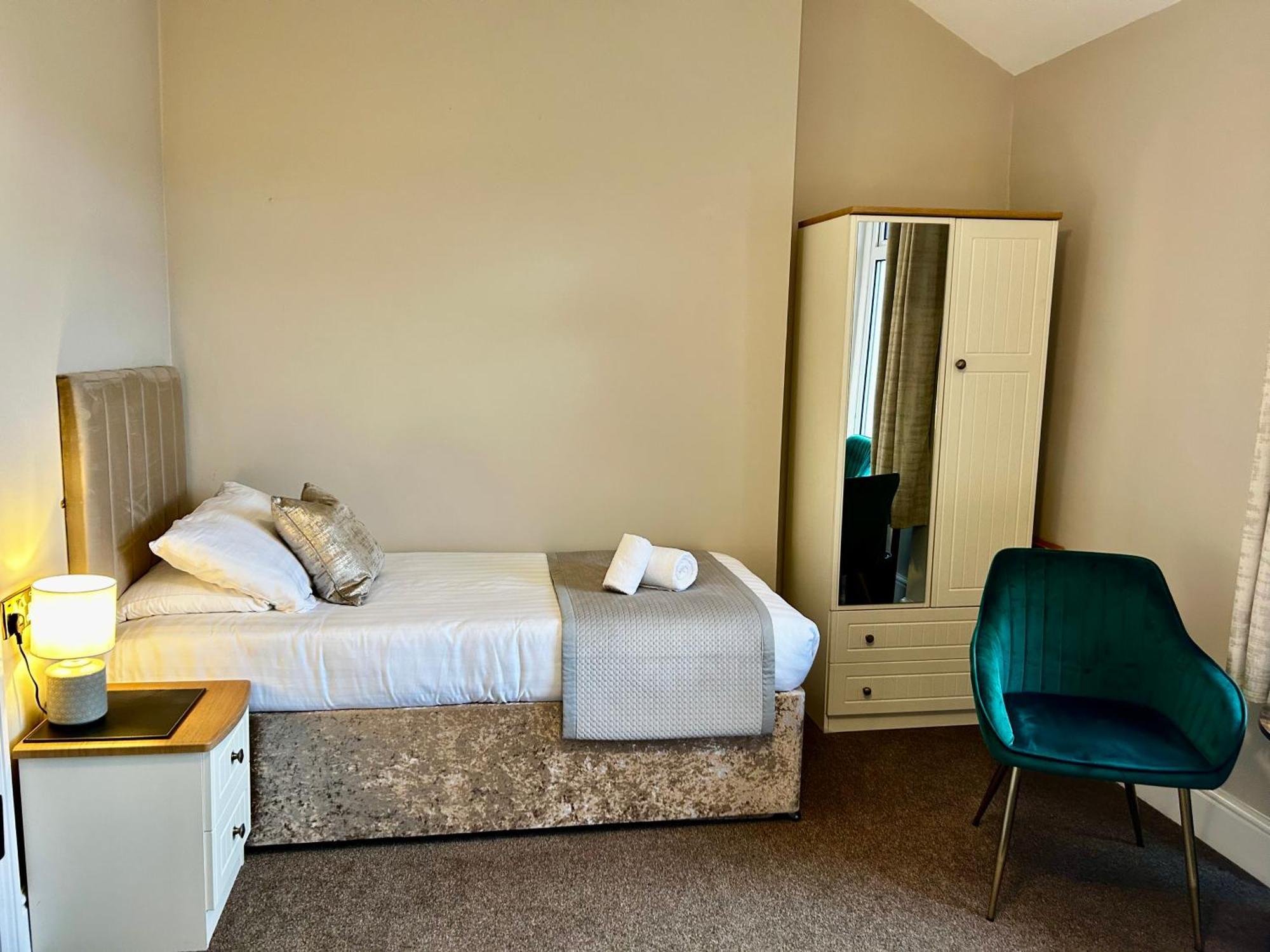 Hotel No5, Beachfront With Free Private Car Park Llandudno Eksteriør billede