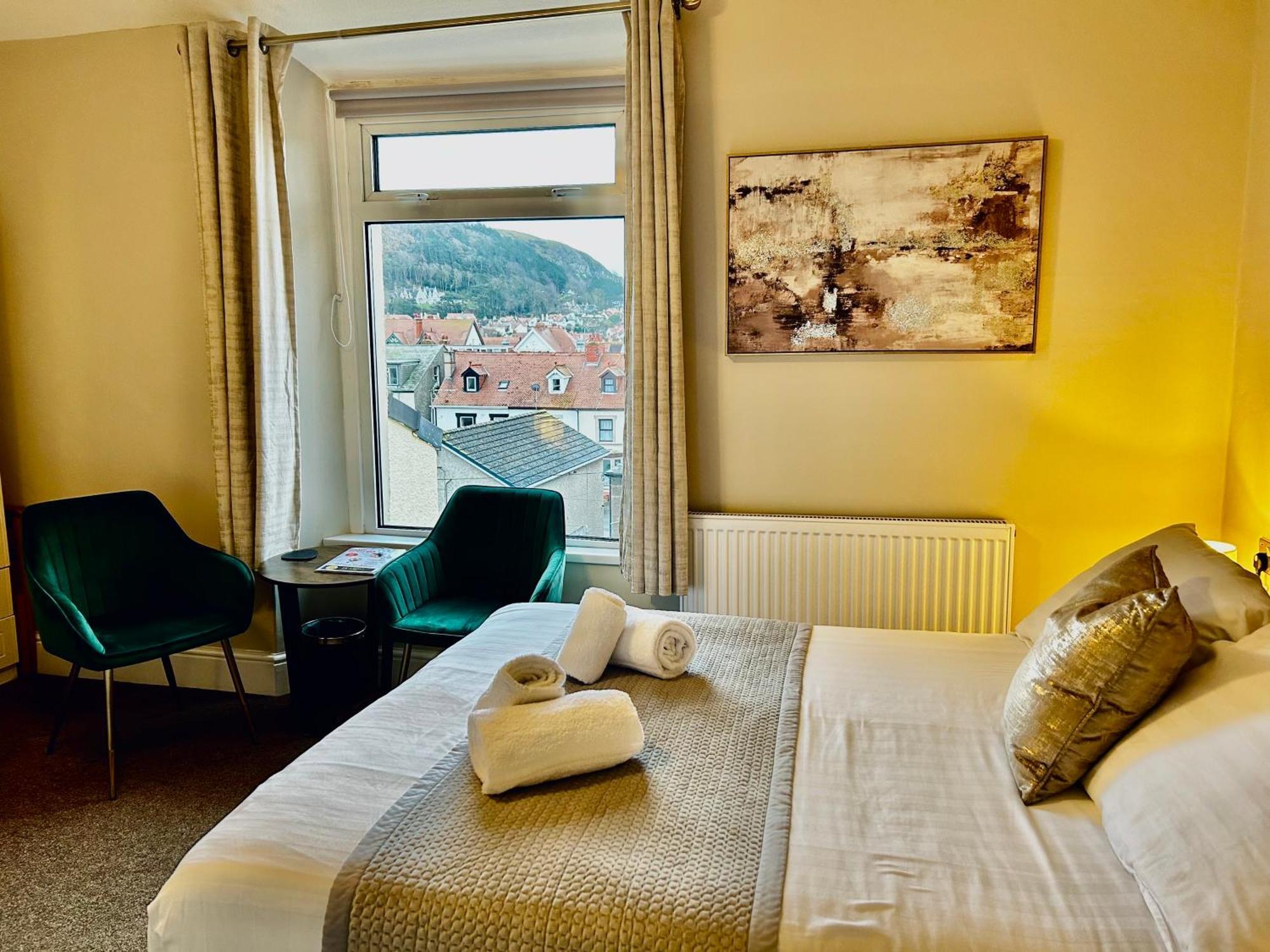 Hotel No5, Beachfront With Free Private Car Park Llandudno Eksteriør billede