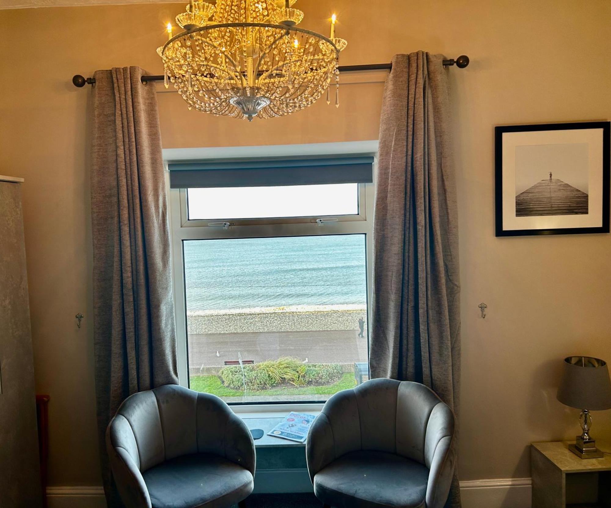 Hotel No5, Beachfront With Free Private Car Park Llandudno Eksteriør billede