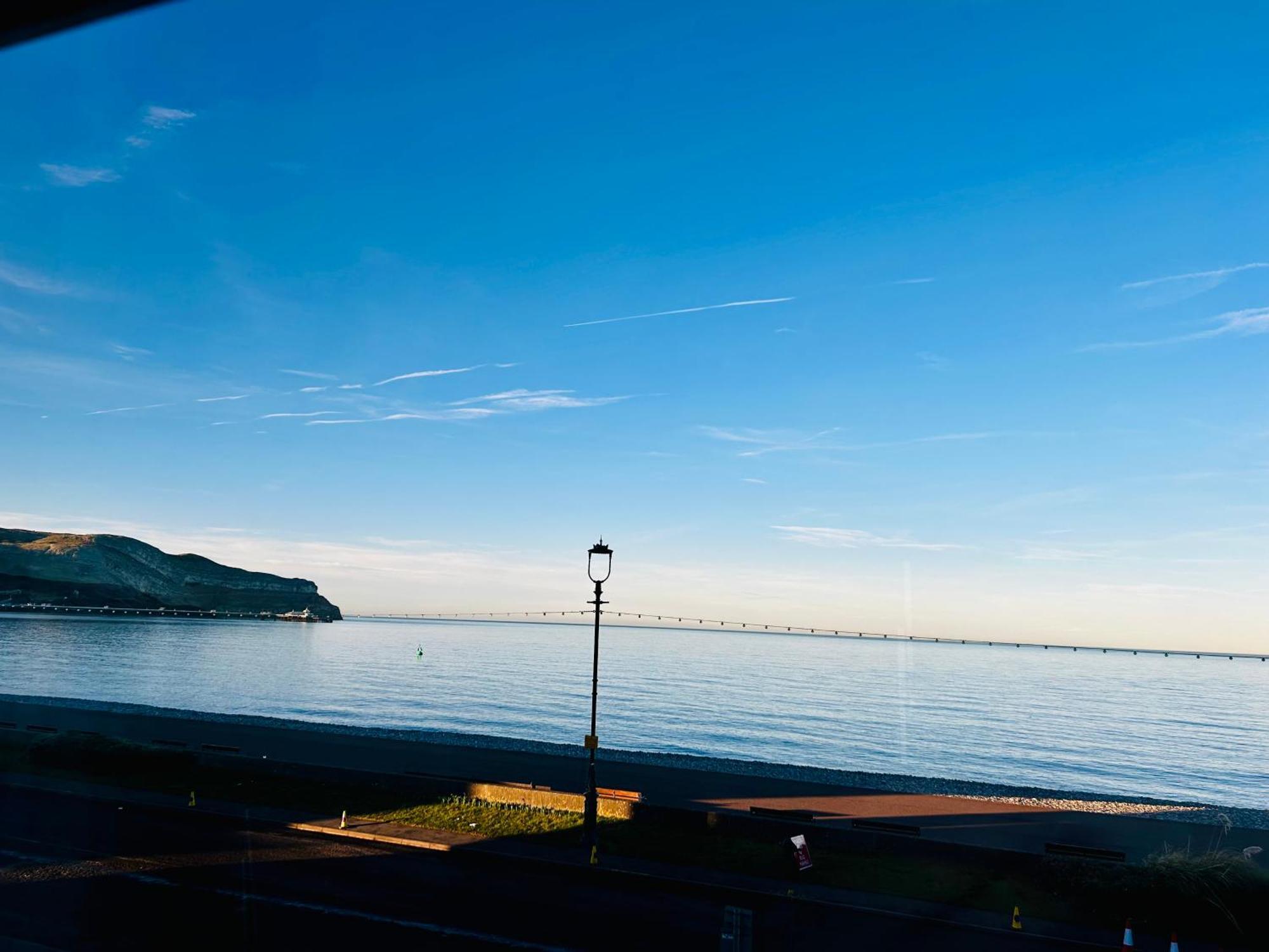 Hotel No5, Beachfront With Free Private Car Park Llandudno Eksteriør billede