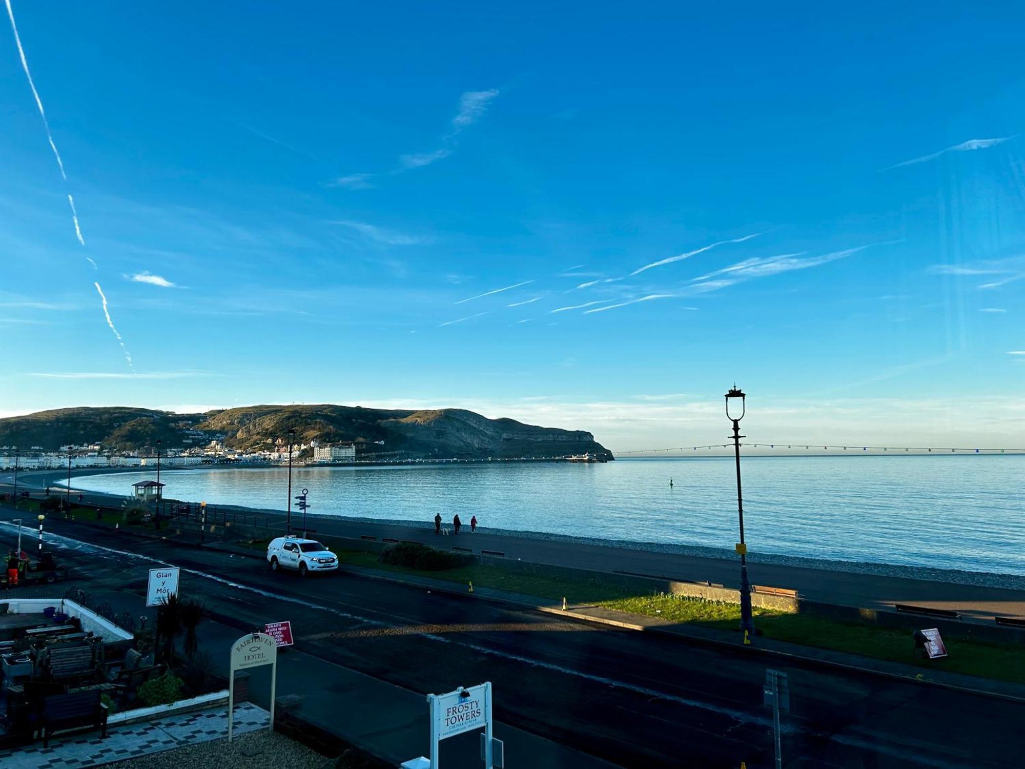 Hotel No5, Beachfront With Free Private Car Park Llandudno Eksteriør billede