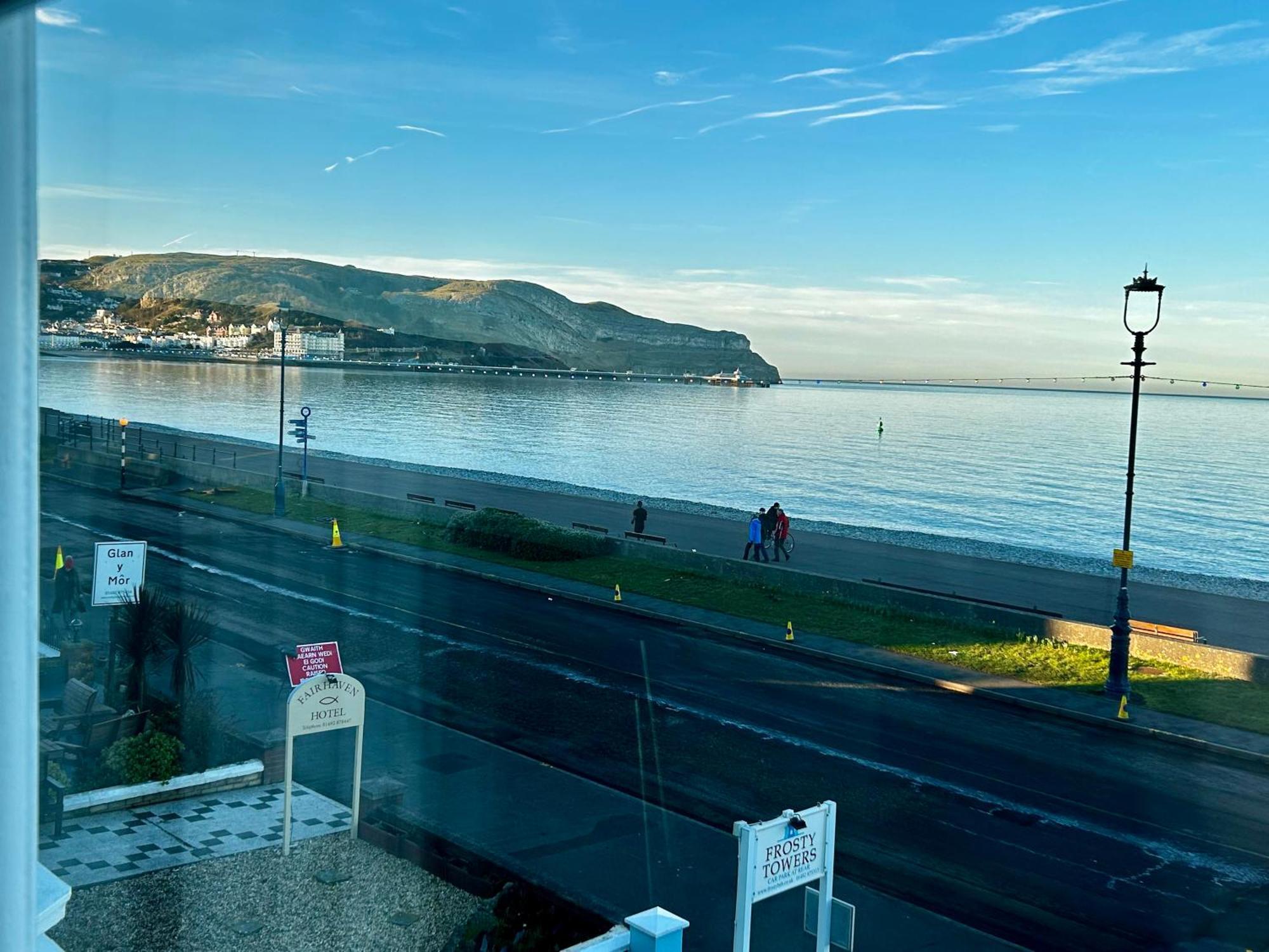 Hotel No5, Beachfront With Free Private Car Park Llandudno Eksteriør billede