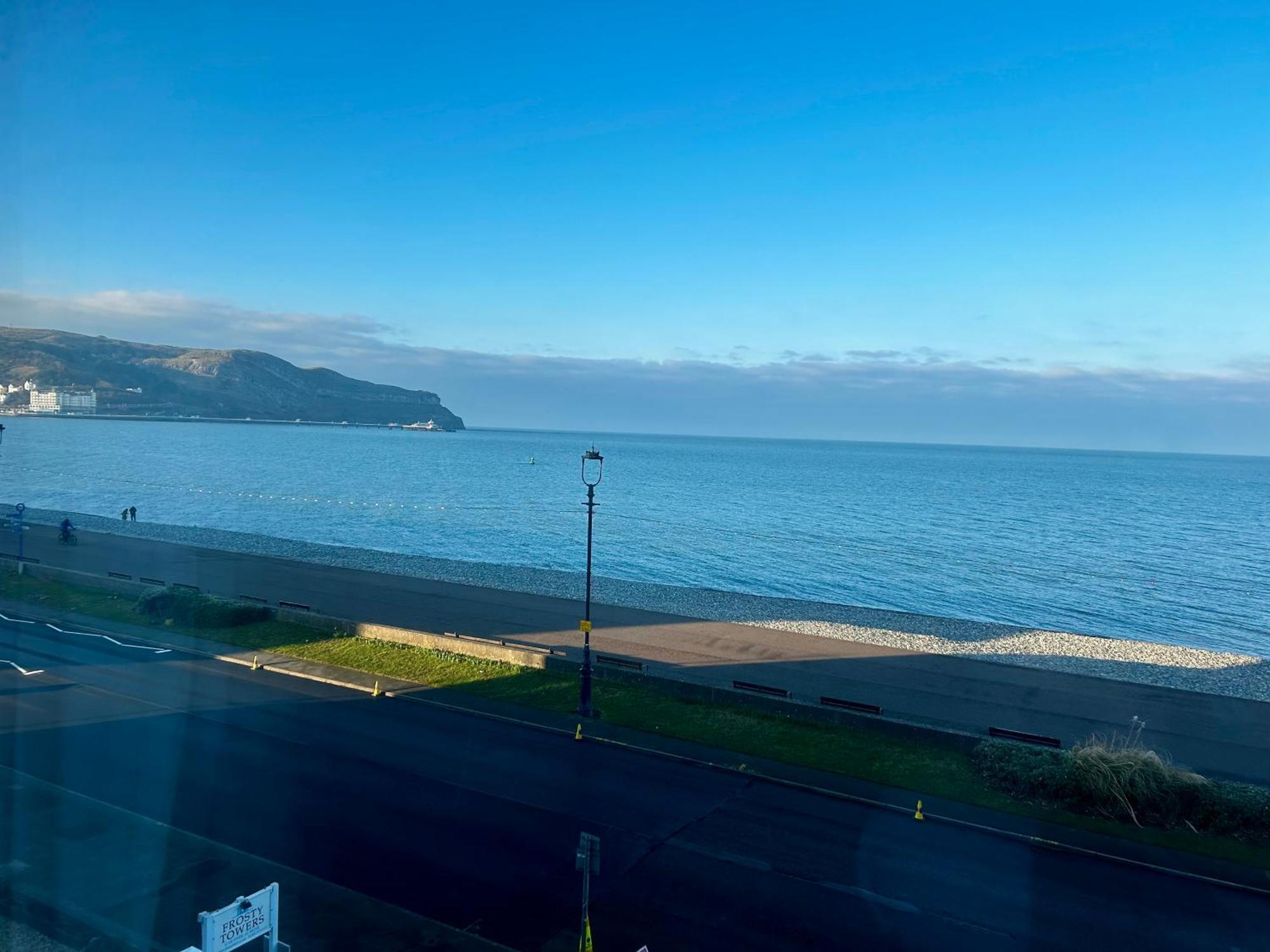 Hotel No5, Beachfront With Free Private Car Park Llandudno Eksteriør billede